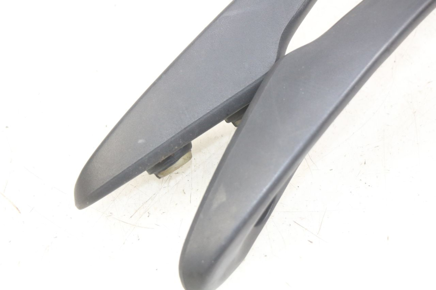 photo de POIGNEE ARRIERE HONDA FES PANTHEON 2T 125 (1998 - 2002) - Gros plan technique