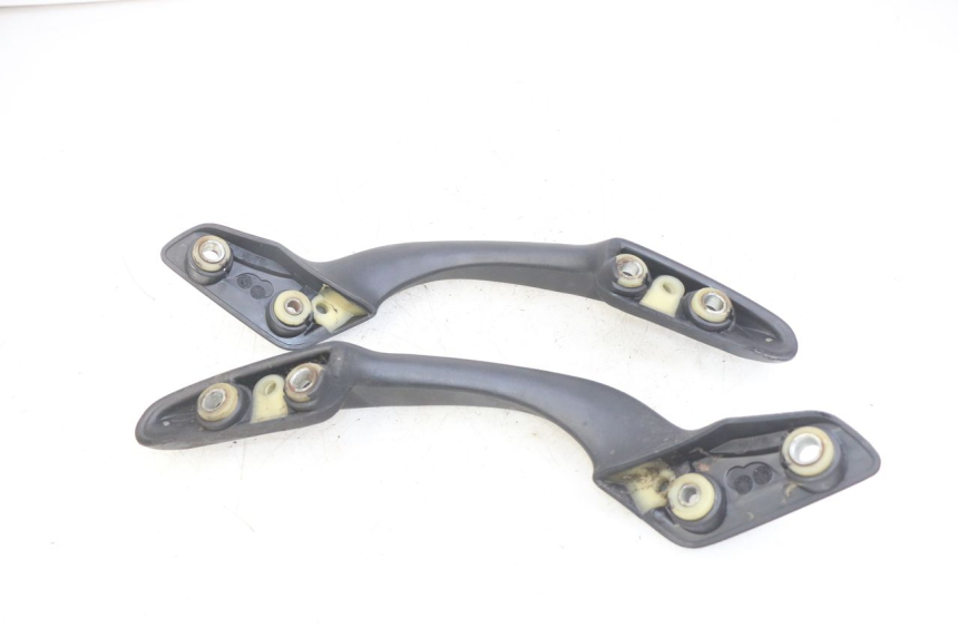 photo de POIGNEE ARRIERE HONDA FES PANTHEON 2T 125 (1998 - 2002) - Points de fixation