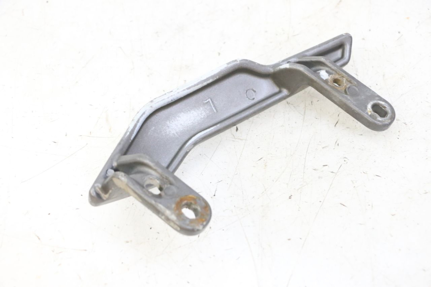 photo de POIGNEE ARRIERE GAUCHE ORCAL CAVARO 4T 50 (2019 - 2023) - Gros plan technique