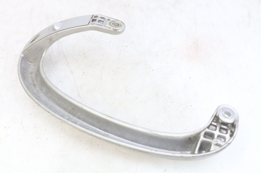 photo de POIGNEE ARRIERE GAUCHE PEUGEOT DJANGO 4T 50 (2014 - 2019) - Gros plan technique