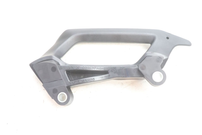 photo de POIGNEE ARRIERE GAUCHE YAMAHA FZ8 800 (2010 - 2016) - Autre angle de vue