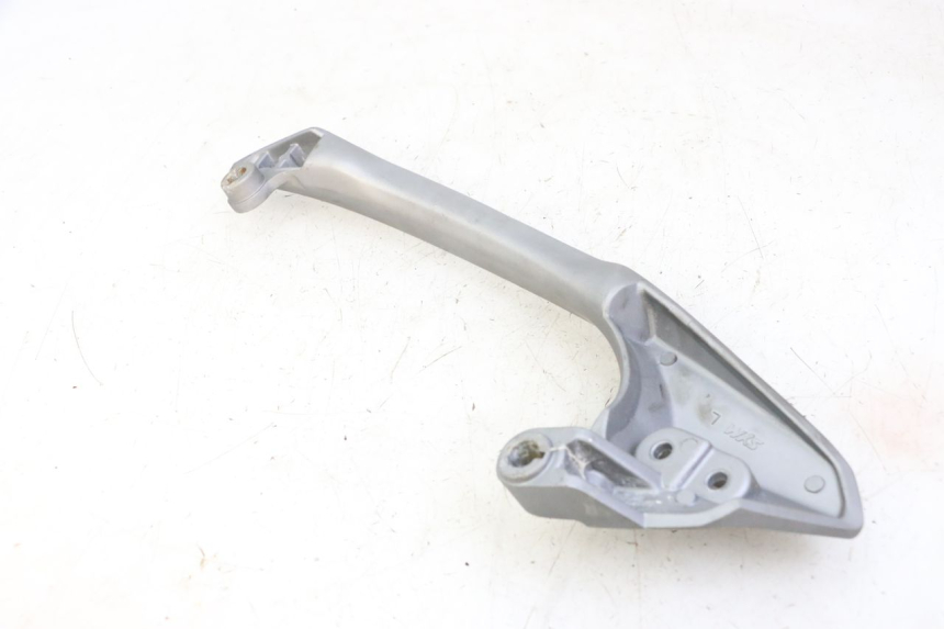 photo de POIGNEE ARRIERE GAUCHE SYM JOYMAX 125 (2010 - 2017) - Gros plan technique