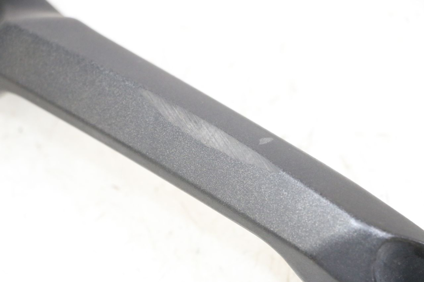 photo de POIGNEE ARRIERE GAUCHE KEEWAY K-LIGHT KLIGHT 125 (2018 - 2025) - Zoom état d’usage