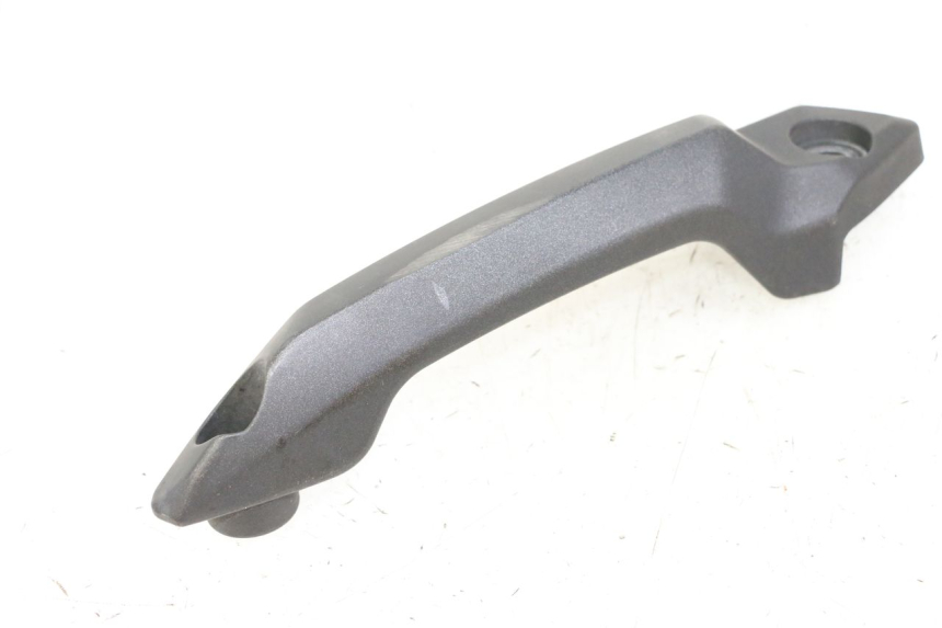 photo de POIGNEE ARRIERE GAUCHE KEEWAY K-LIGHT KLIGHT 125 (2018 - 2025) - Autre angle de vue