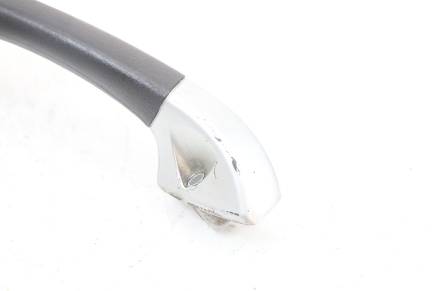 photo de POIGNEE ARRIERE GAUCHE PIAGGIO MP3 LT 400 (2007 - 2012) - Gros plan technique