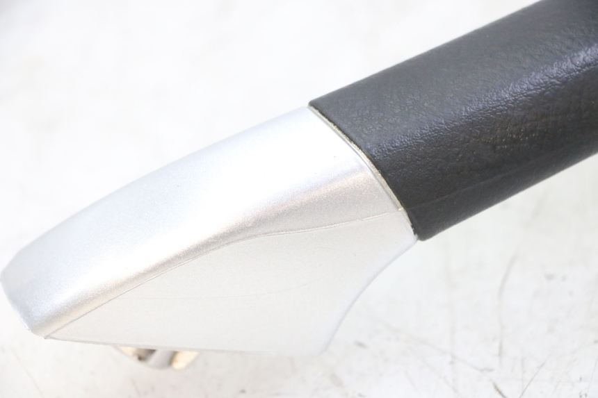 photo de POIGNEE ARRIERE GAUCHE PIAGGIO MP3 LT 300 (2010 - 2016) - Détail de la pièce