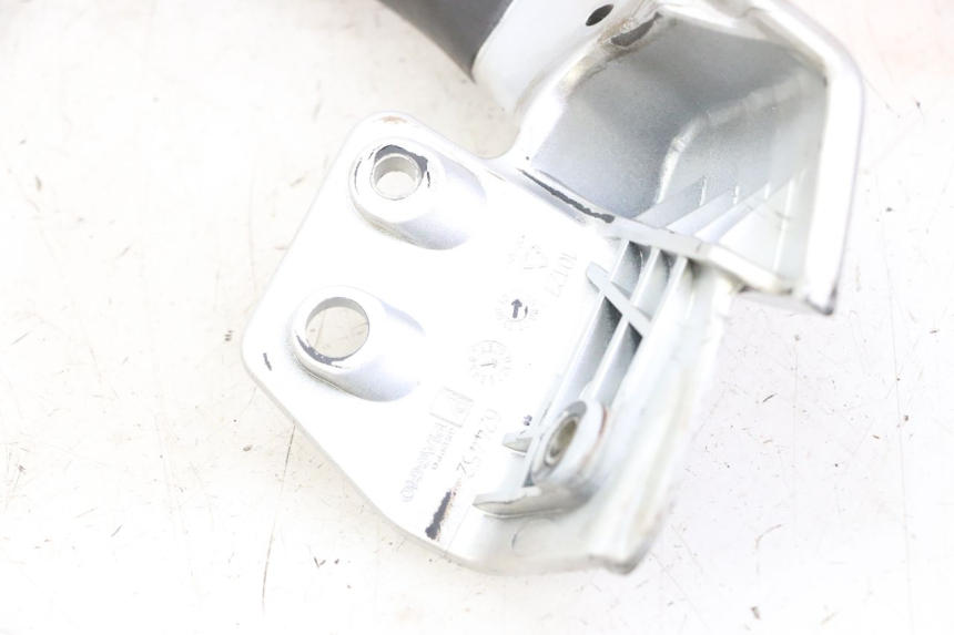 photo de POIGNEE ARRIERE GAUCHE PIAGGIO MP3 LT 300 (2010 - 2016) - Vue d’ensemble