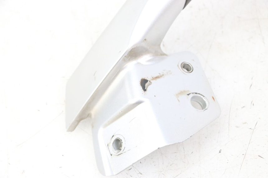 photo de POIGNEE ARRIERE GAUCHE PIAGGIO MP3 LT 300 (2010 - 2016) - État de surface