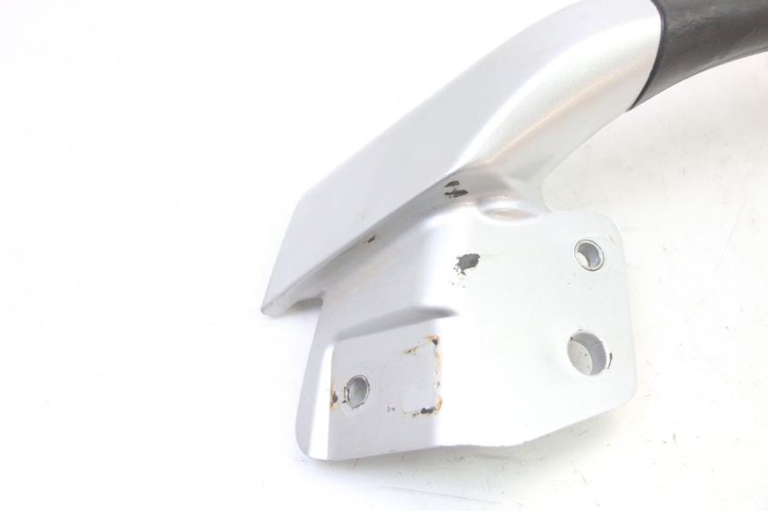 photo de POIGNEE ARRIERE GAUCHE PIAGGIO MP3 RL 250 (2006 - 2010) - Détail de la pièce