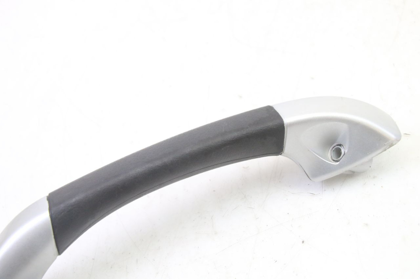 photo de POIGNEE ARRIERE GAUCHE PIAGGIO MP3 RL 250 (2006 - 2010) - Zoom état d’usage