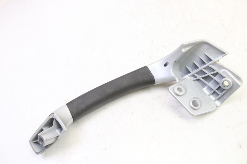 photo de POIGNEE ARRIERE GAUCHE PIAGGIO MP3 RL 250 (2006 - 2010) - Gros plan technique