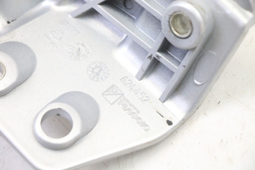 photo de POIGNEE ARRIERE GAUCHE PIAGGIO MP3 RL 250 (2006 - 2010) - État de surface