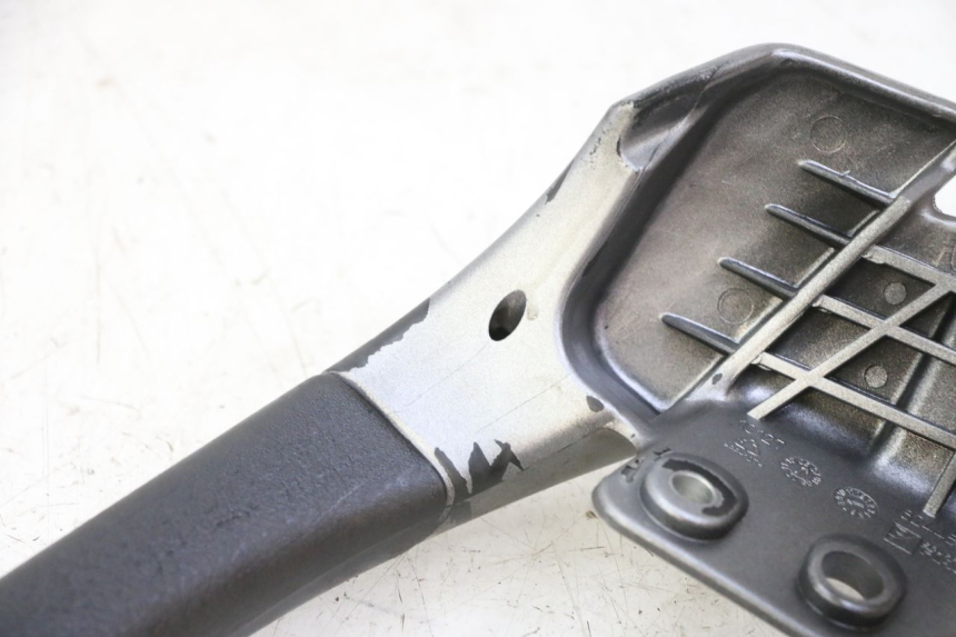 photo de POIGNEE ARRIERE GAUCHE PIAGGIO MP3 125 (2006 - 2014) - Zoom état d’usage