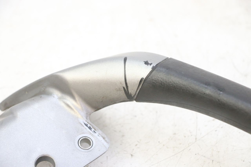 photo de POIGNEE ARRIERE GAUCHE PIAGGIO MP3 125 (2006 - 2014) - Points de fixation