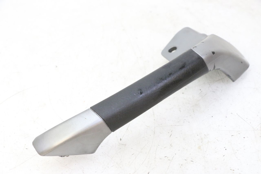 photo de POIGNEE ARRIERE GAUCHE PIAGGIO MP3 125 (2006 - 2014) - État de surface