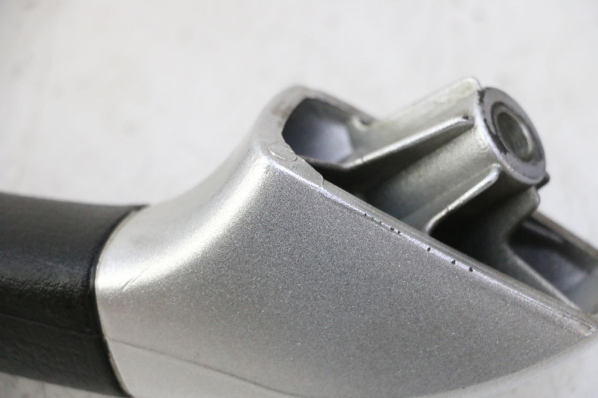 photo de POIGNEE ARRIERE GAUCHE PIAGGIO MP3 RL 250 (2006 - 2010) - Zoom état d’usage