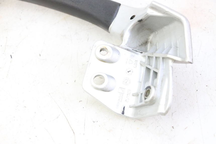 photo de POIGNEE ARRIERE GAUCHE PIAGGIO MP3 RL 250 (2006 - 2010) - État de surface