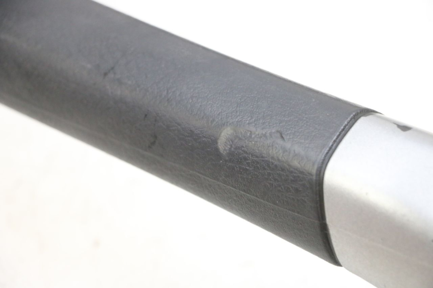 photo de POIGNEE ARRIERE GAUCHE PIAGGIO MP3 125 (2006 - 2014) - Vue produit