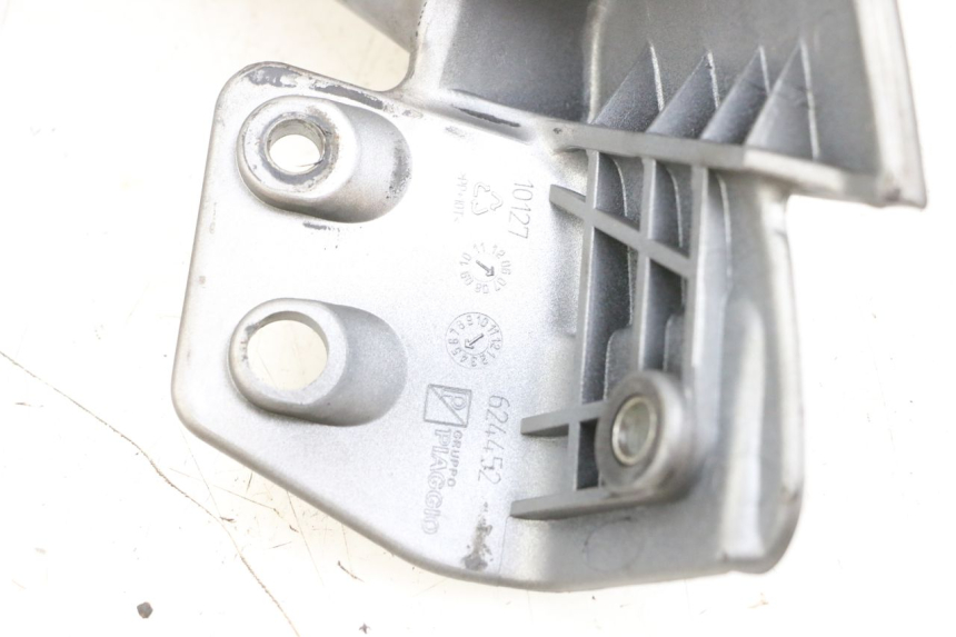photo de POIGNEE ARRIERE GAUCHE PIAGGIO MP3 125 (2006 - 2014) - Autre angle de vue