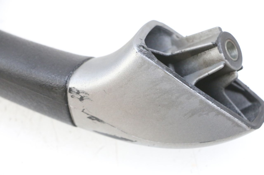 photo de POIGNEE ARRIERE GAUCHE PIAGGIO MP3 125 (2006 - 2014) - Points de fixation