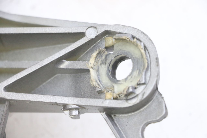 photo de POIGNEE ARRIERE GAUCHE HONDA NTV DEAUVILLE ABS 700 (2007 - 2016) - Gros plan technique