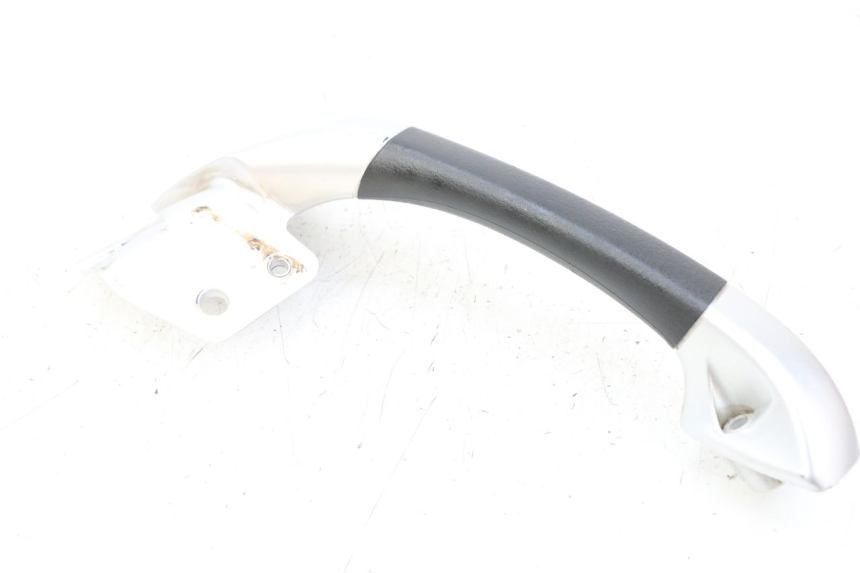 photo de POIGNEE ARRIERE GAUCHE PIAGGIO MP3 LT 400 (2007 - 2012) - Autre angle de vue