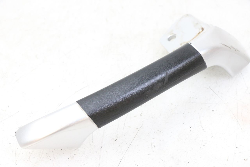 photo de POIGNEE ARRIERE GAUCHE PIAGGIO MP3 LT 400 (2007 - 2012) - Gros plan technique