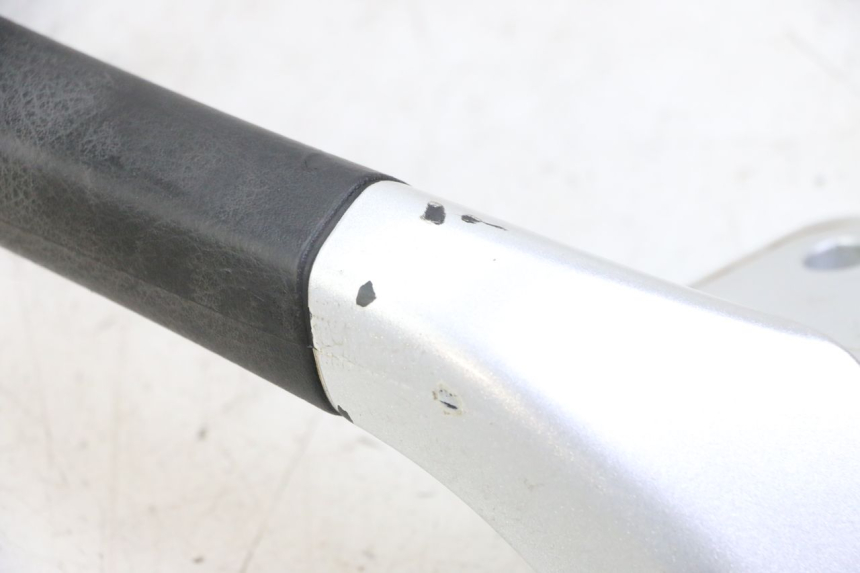 photo de POIGNEE ARRIERE GAUCHE PIAGGIO MP3 LT 400 (2007 - 2012) - Points de fixation