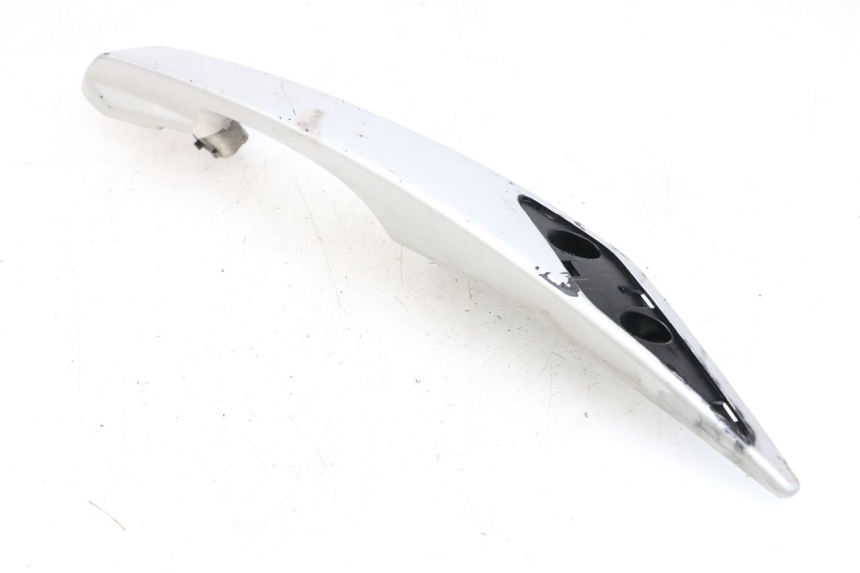 photo de POIGNEE ARRIERE GAUCHE PEUGEOT SATELIS 125 (2010 - 2012) - Gros plan technique