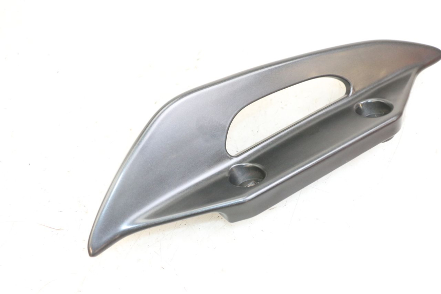 photo de POIGNEE ARRIERE GAUCHE SUZUKI BURGMAN 125 (2018 - 2021) - Gros plan technique