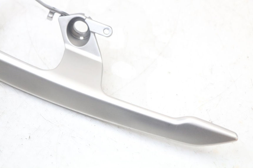 photo de POIGNEE ARRIERE GAUCHE YAMAHA XMAX X-MAX ABS 125 (2017 - 2020) - Zoom état d’usage