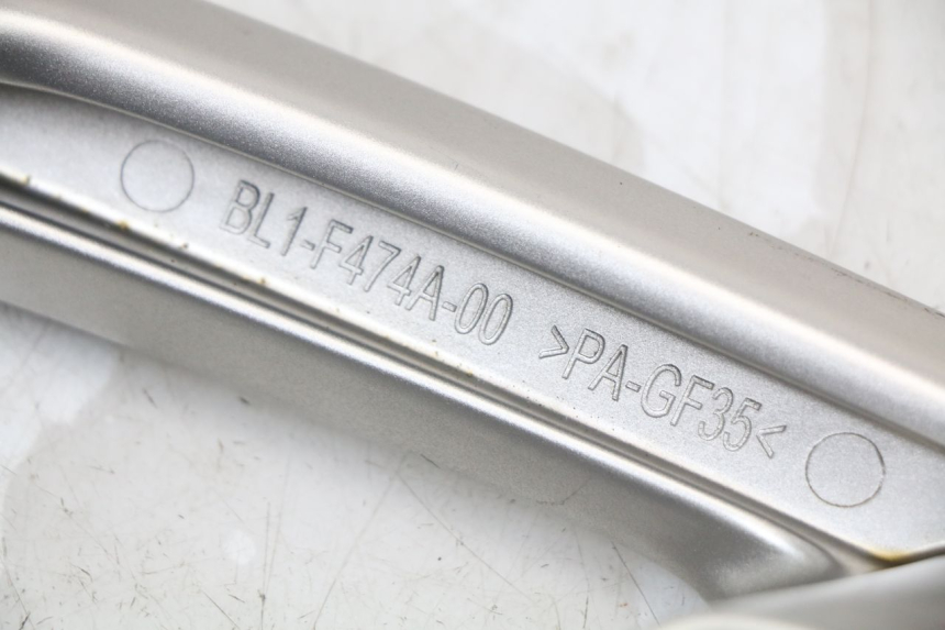 photo de POIGNEE ARRIERE GAUCHE YAMAHA XMAX X-MAX ABS 125 (2017 - 2020) - État de surface