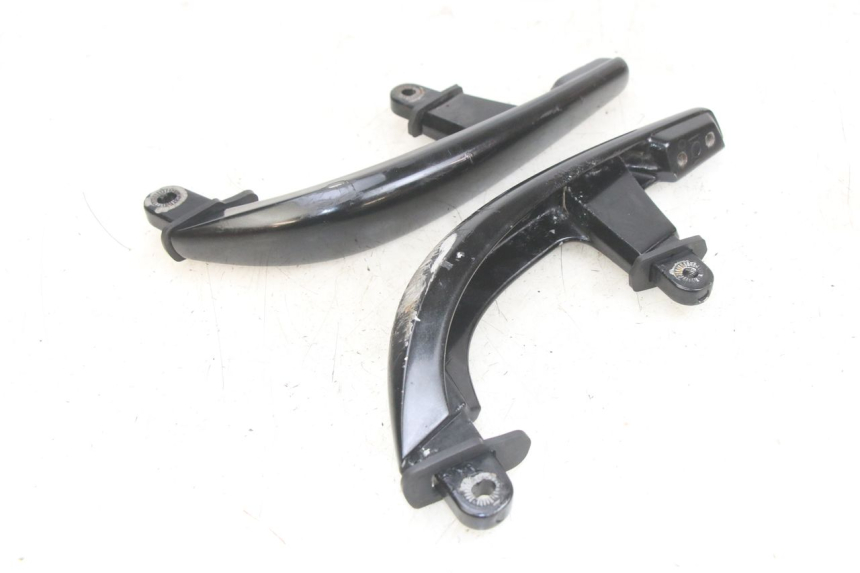 photo de POIGNEE ARRIERE GAUCHE YAMAHA X-MAX XMAX 250 (2006 - 2009) - Gros plan technique