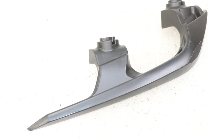 photo de POIGNEE ARRIERE GAUCHE YAMAHA X-MAX XMAX 125 (2010 - 2013) - Autre angle de vue