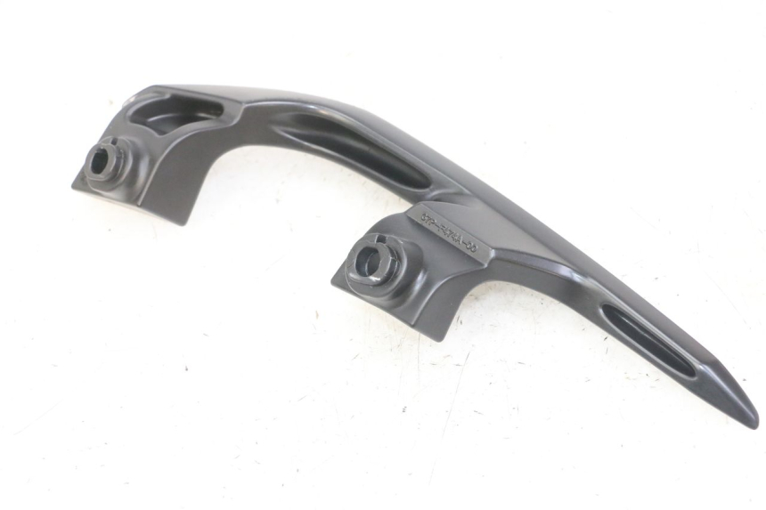 photo de POIGNEE ARRIERE GAUCHE YAMAHA X-MAX XMAX 125 (2010 - 2013) - Gros plan technique