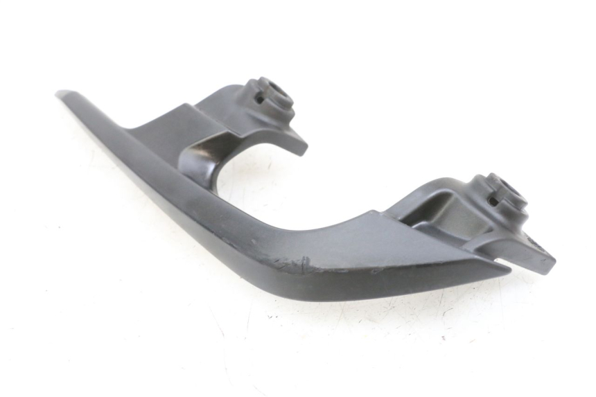 photo de POIGNEE ARRIERE GAUCHE YAMAHA X-MAX XMAX 125 (2010 - 2013) - Gros plan technique