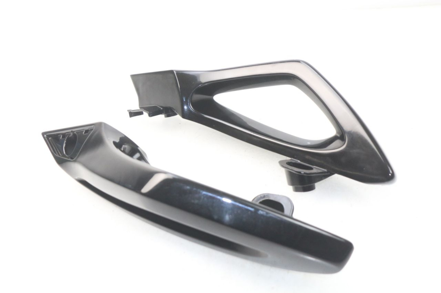 photo de POIGNEE ARRIERE PEUGEOT METROPOLIS 400 (2017 - 2020) - Gros plan technique