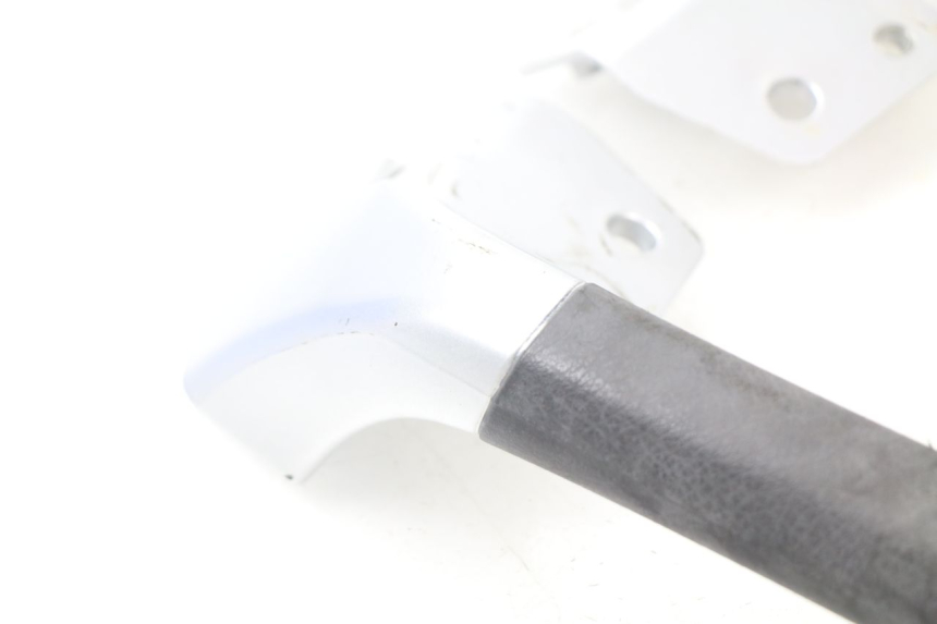 photo de POIGNEE ARRIERE PIAGGIO MP3 LT 300 (2010 - 2016) - Points de fixation