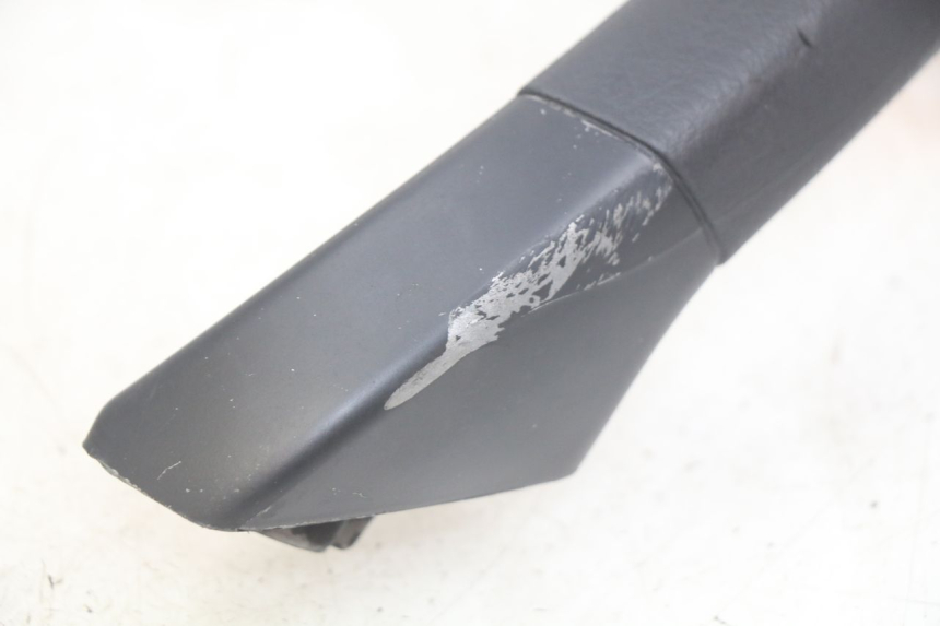 photo de POIGNEE ARRIERE PIAGGIO MP3 LT 400 (2007 - 2012) - État de surface