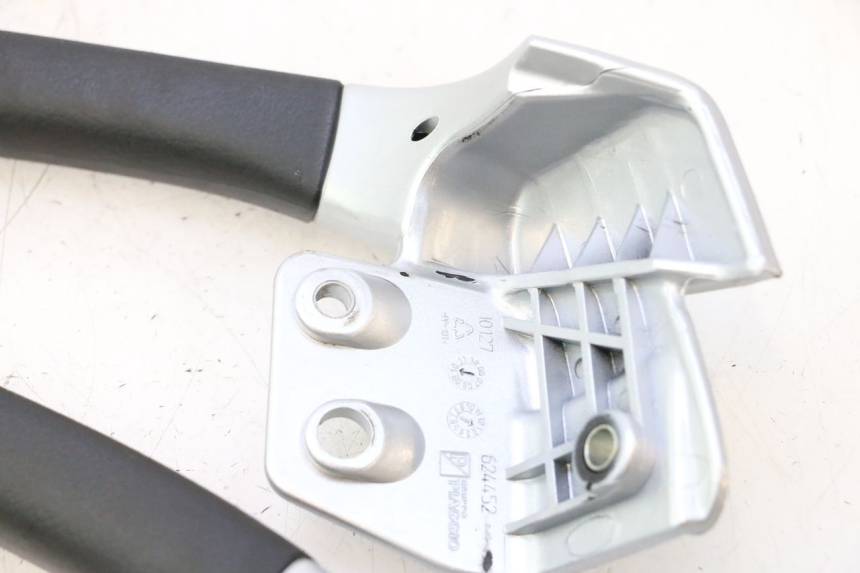 photo de POIGNEE ARRIERE PIAGGIO MP3 LT 300 (2010 - 2016) - Autre angle de vue