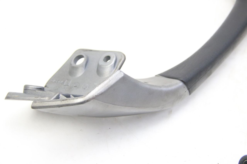 photo de POIGNEE ARRIERE PIAGGIO MP3 125 (2006 - 2014) - Détail de la pièce