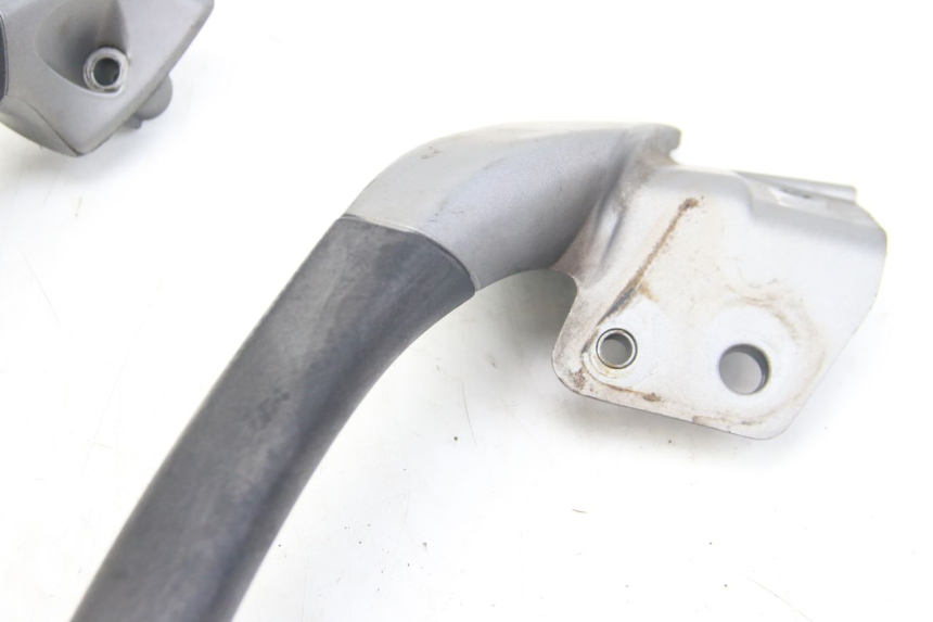 photo de POIGNEE ARRIERE PIAGGIO MP3 125 (2006 - 2014) - Vue d’ensemble