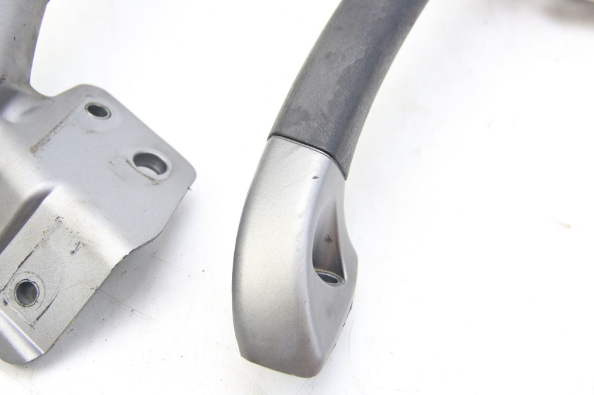 photo de POIGNEE ARRIERE PIAGGIO MP3 125 (2006 - 2014) - Points de fixation