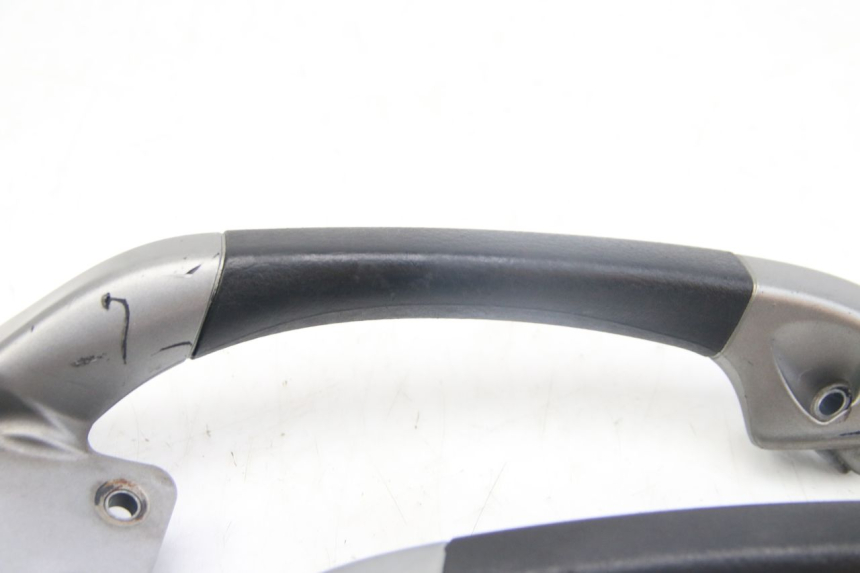 photo de POIGNEE ARRIERE PIAGGIO MP3 125 (2006 - 2014) - Vue d’ensemble