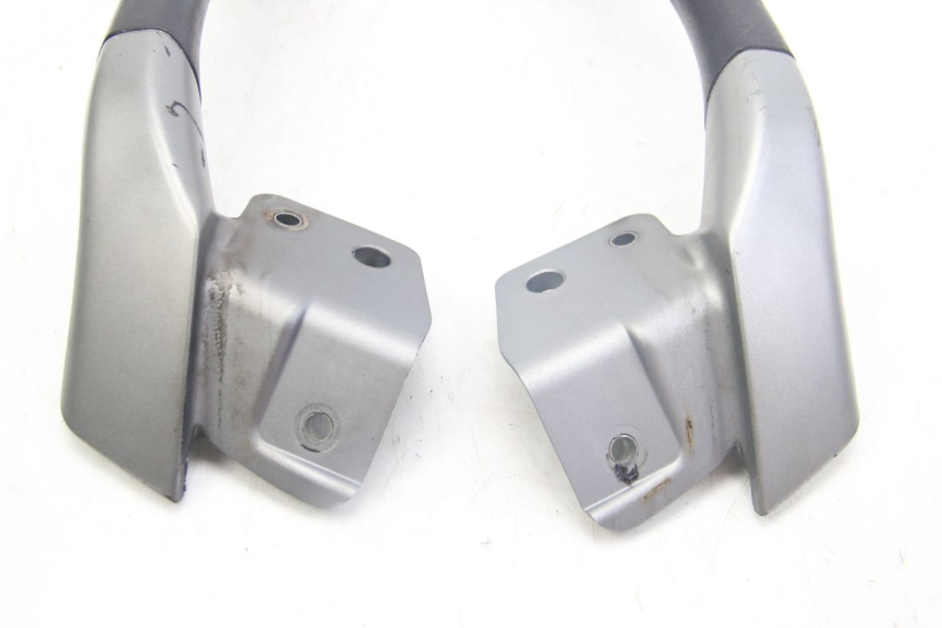 photo de POIGNEE ARRIERE PIAGGIO MP3 125 (2006 - 2014) - État de surface