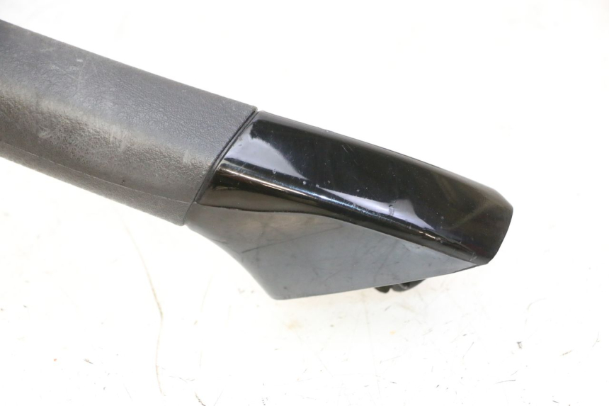 photo de POIGNEE ARRIERE PIAGGIO MP3 500 (2011 - 2015) - Points de fixation