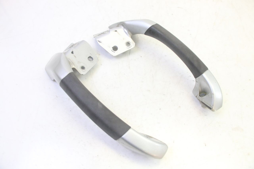 photo de POIGNEE ARRIERE PIAGGIO MP3 RL 250 (2006 - 2010) - Vue principale