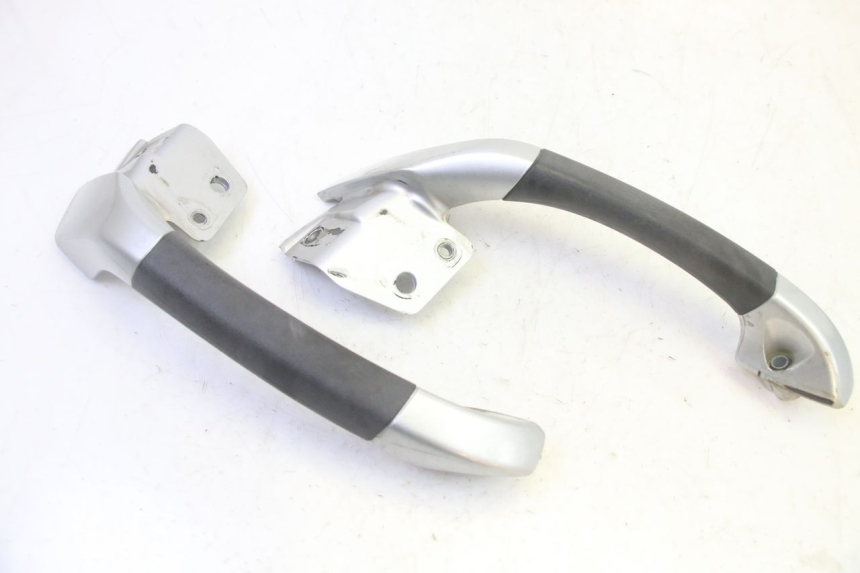 photo de POIGNEE ARRIERE PIAGGIO MP3 RL 250 (2006 - 2010) - Détail de la pièce