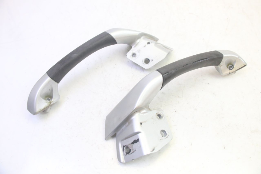 photo de POIGNEE ARRIERE PIAGGIO MP3 RL 250 (2006 - 2010) - Zoom état d’usage