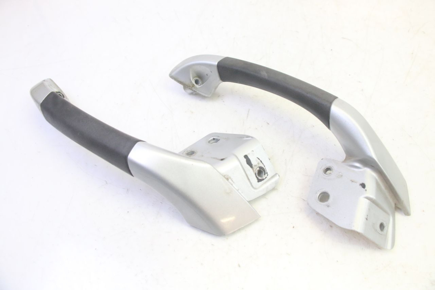 photo de POIGNEE ARRIERE PIAGGIO MP3 RL 250 (2006 - 2010) - Autre angle de vue